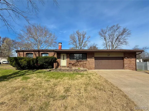 1045 Estes Dr, Florissant, MO 63031