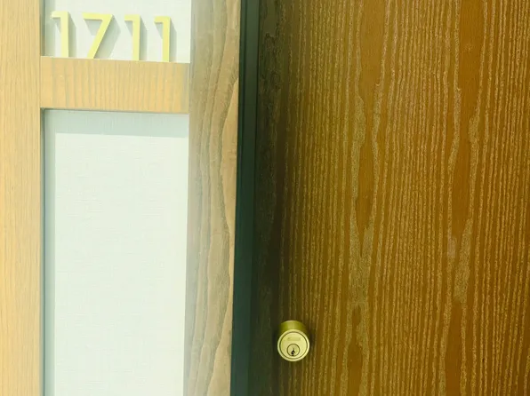 1000 Portage Pkwy #1711, Vaughan, ON L4K 0J6