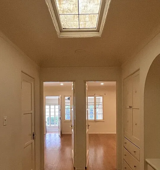 203 N Doheny Dr — Photo 11