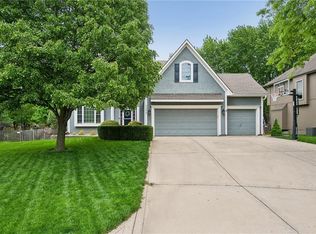 2524 SW 12th Cir, Lees Summit, MO 64081