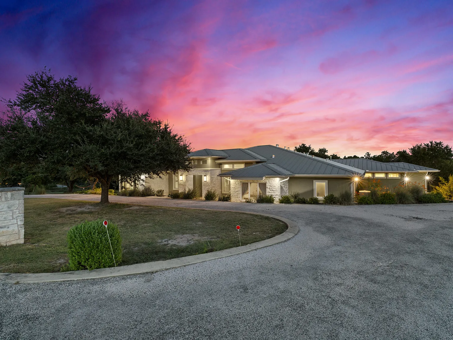 5 bed, 4521 sqft, $8,900 — Photo 4