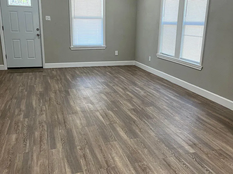 1406 Benson St — Photo 9