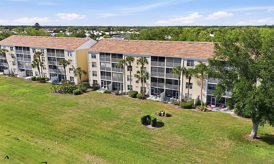 1st image of 823 WEXFORD BOULEVARD #823