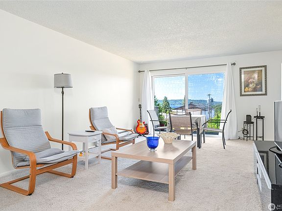 4th image of 815 S 219th St #11