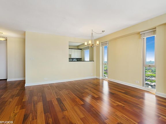 5th image of 1960 N Lincoln Park West Ave #2203