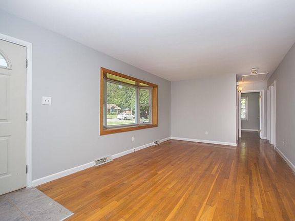 2nd image of 605 Laramie Dr