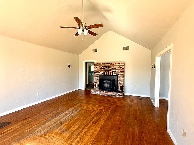 1659 County Rd E — Photo 3