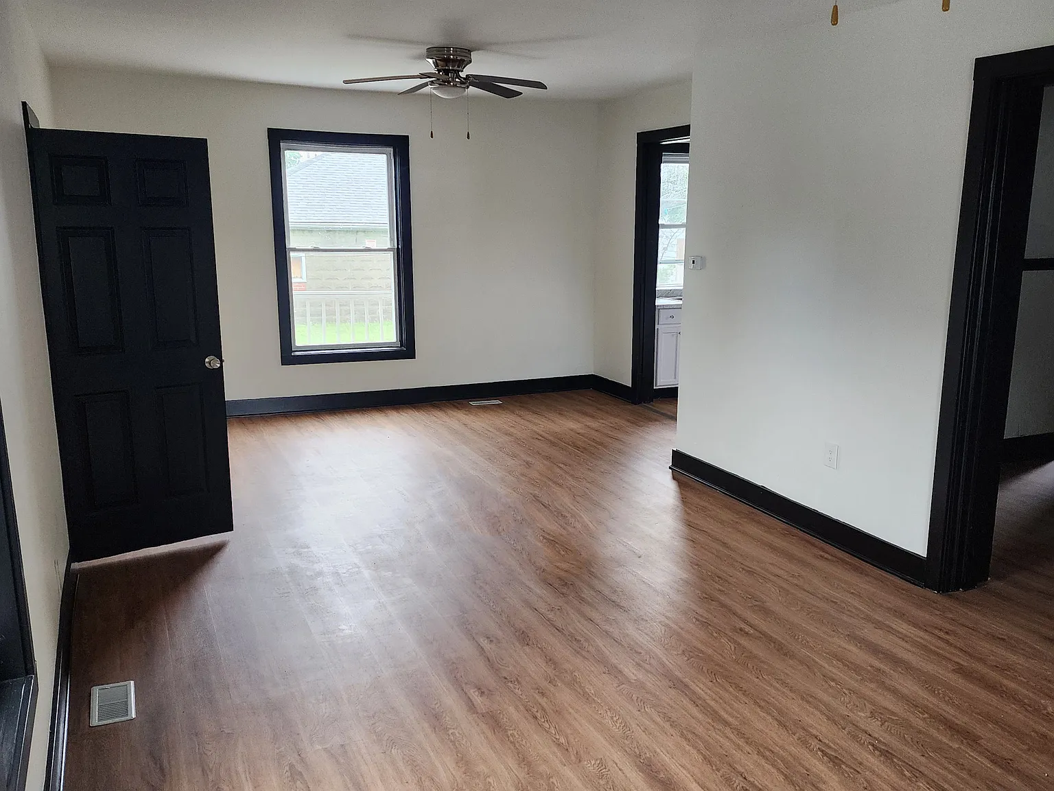 4 bed, 1920 sqft, $1,600 — Photo 3