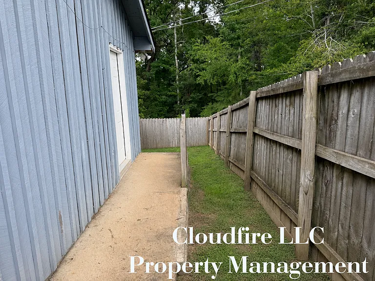 220 James Cir #220 — Photo 7