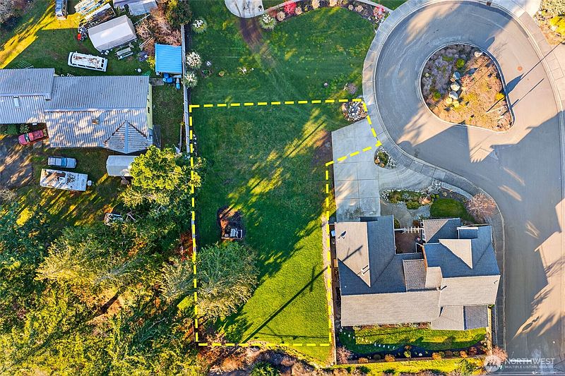 4th image of 2810 Grady Lane
