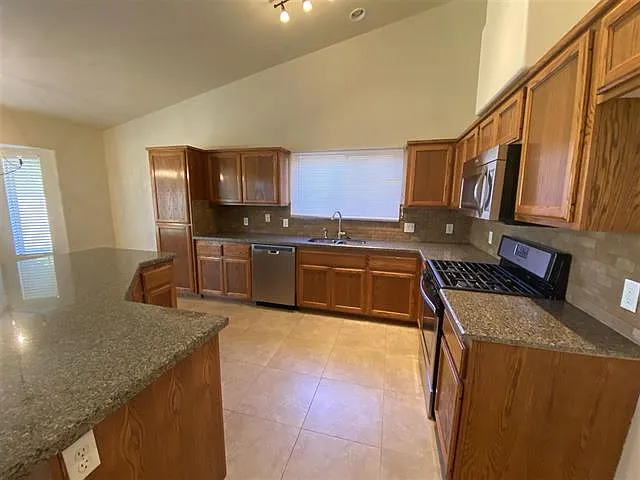 4866 W 31st Pl — Photo 6