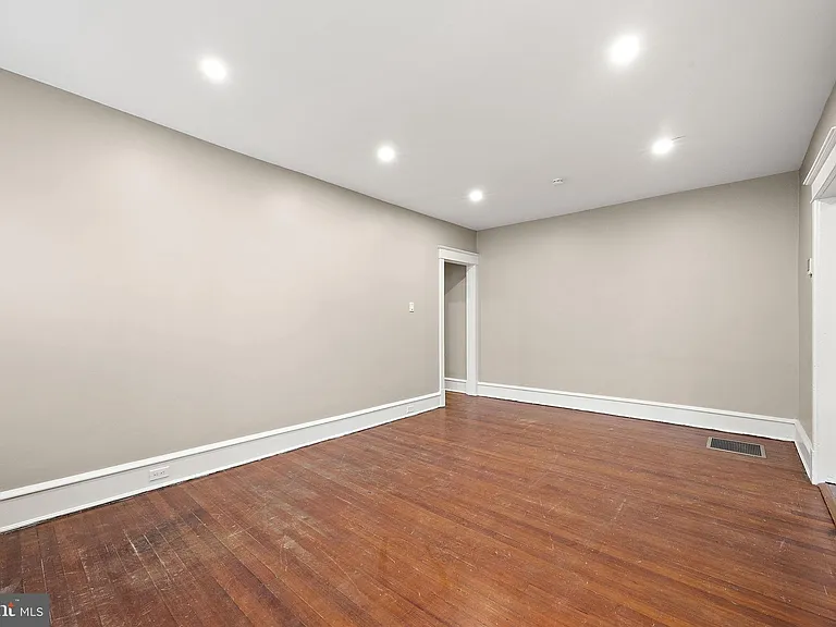 1522 W 7th St #1 — Photo 10