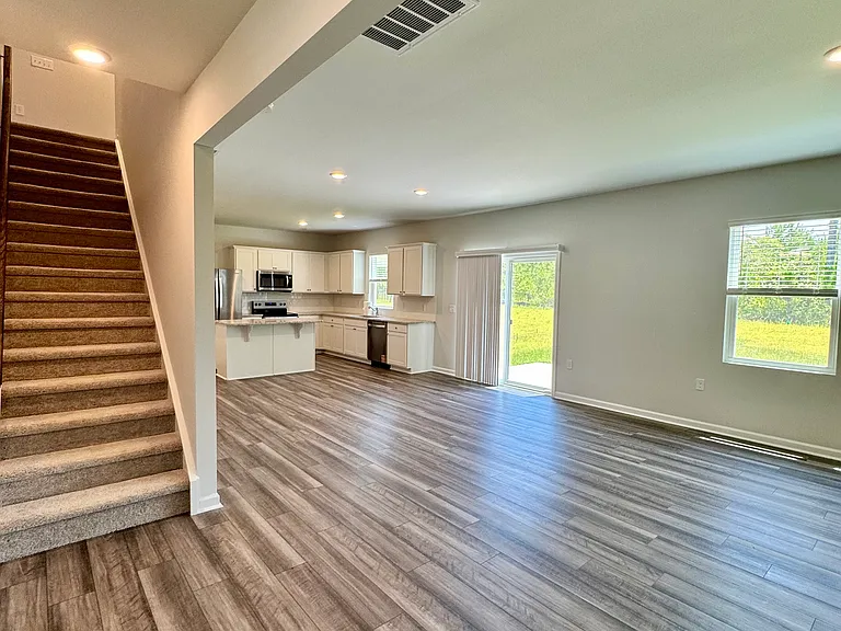 552 Coronado Ave SE — Photo 6