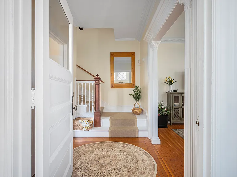 Main Level Entry/ Stair
