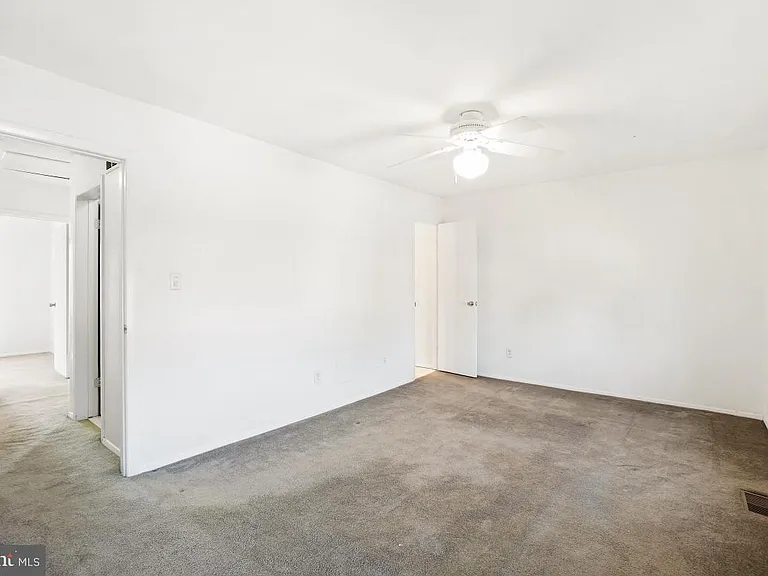 35 Bellfalls Way — Photo 18