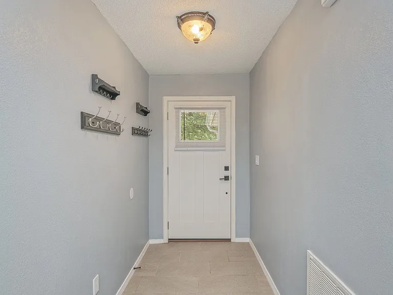 804 Sparkleberry Cv — Photo 4