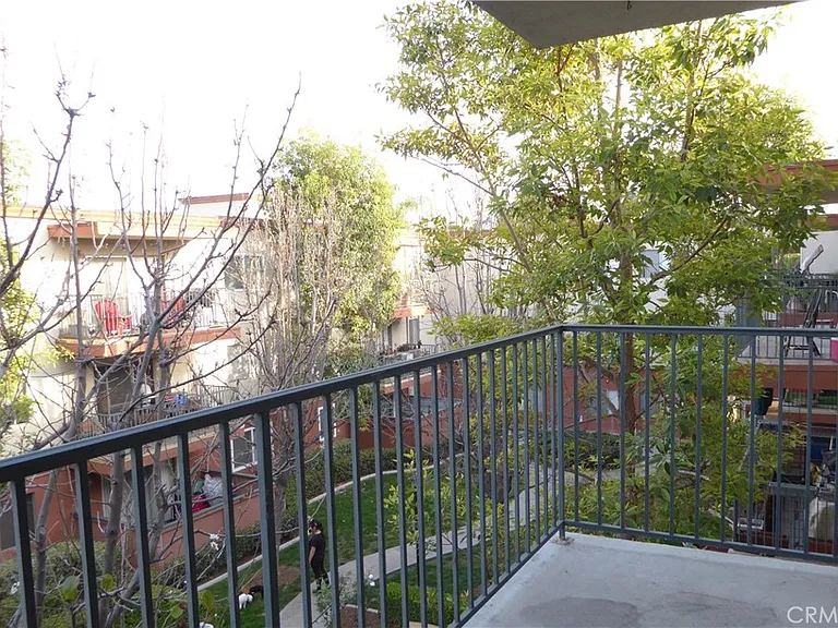 400 N Acacia Ave — Photo 12