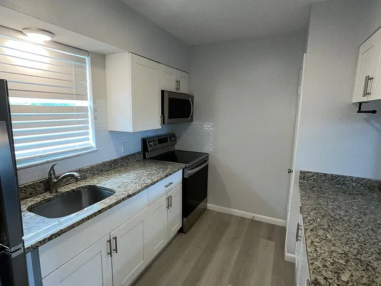 661 Hernando St — Photo 19