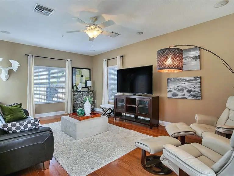2303 Kensington Garden Ln — Photo 33