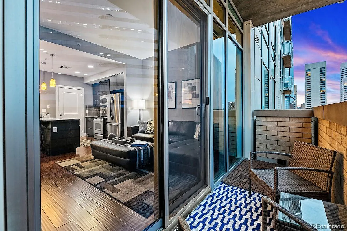 1 bed, 1.5 bath, 737 sqft, $2,500 — Photo 3