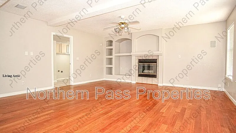 3 bed, 2.5 bath, 2024 sqft, $1,975 — Photo 4