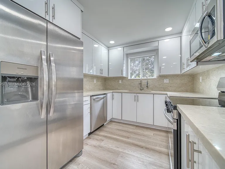 4345 SW 5th Ter — Photo 8