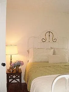 82 Thames St #3 — Photo 10