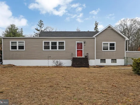 15 Spring St, Pine Hill, NJ 08021