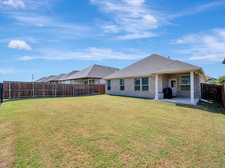 2028 Windsor Dr — Photo 34
