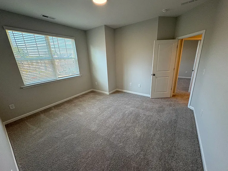 2422 Greshford Ln — Photo 27