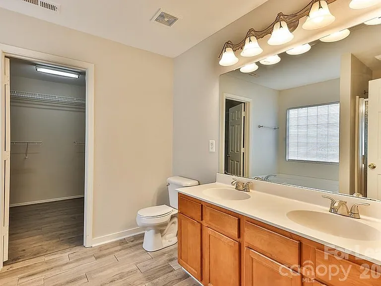 8946 Chalkstone Rd — Photo 32