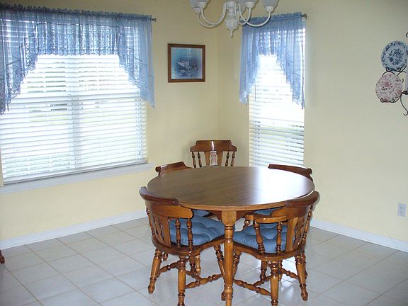 Eat-in Kitchen