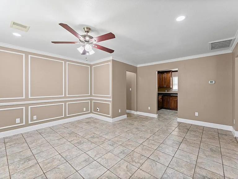 5646 Belmark St — Photo 5