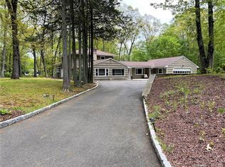 11 Live Oak Rd, Norwalk, CT 06851