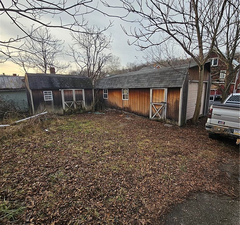 2nd image of 65 Hedge Ave