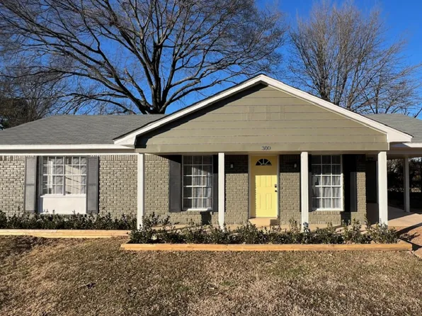 300 Meadowood Ave, Memphis, TN 38109