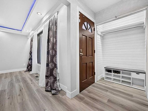 4th image of 126 N Marbrooke Cir NE