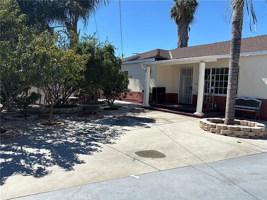 3 bed, 986 sqft, $2,800 — Photo 1