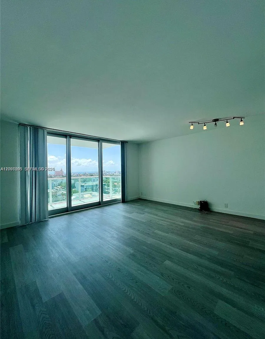 Mirador 1000 Condo — Photo 1