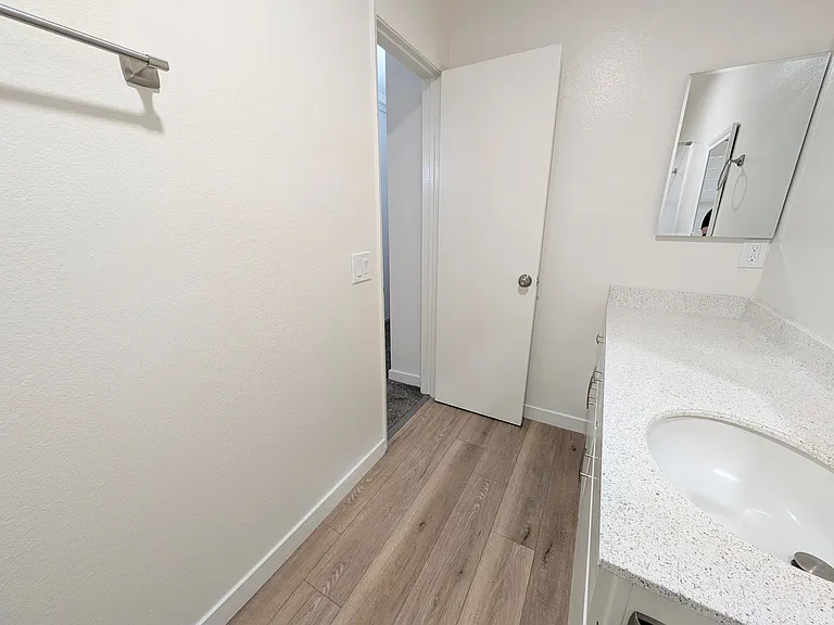 Chateau Lamont Apartments — Photo 19