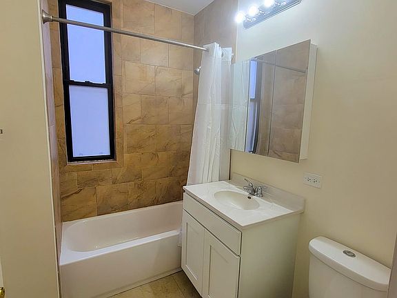 4th image of 3034 W Flournoy St #1