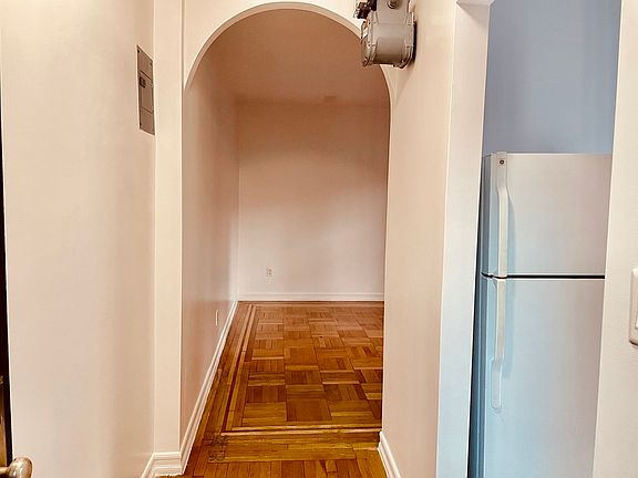 5th image of 175 Pinehurst Ave #2B