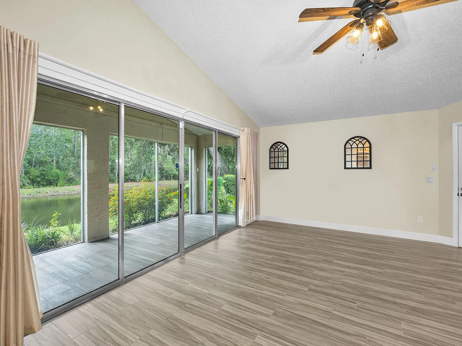 Spacious 2 Bedroom 2 Bath Home — Photo 3