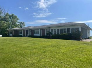 101 Crestview Dr, Loogootee, IN