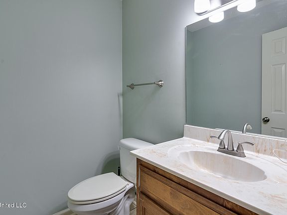 5th image of 5717 Iroquois Dr
