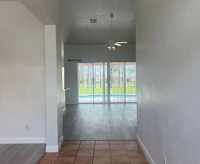 218 N Hampton Dr — Photo 9