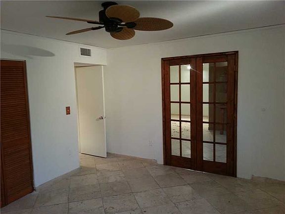 5th image of 240 Collins Ave APT 3A