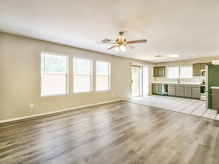 2236 E Spruce Dr — Photo 4