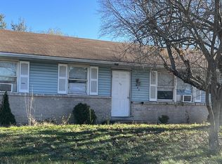 805 Lakeview Dr, Lancaster, PA 17601