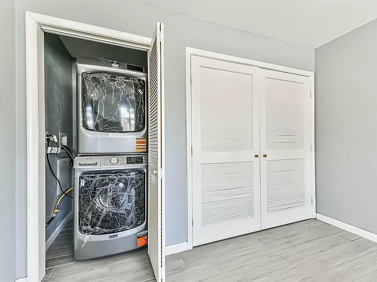 938 Vivian Ave — Photo 23